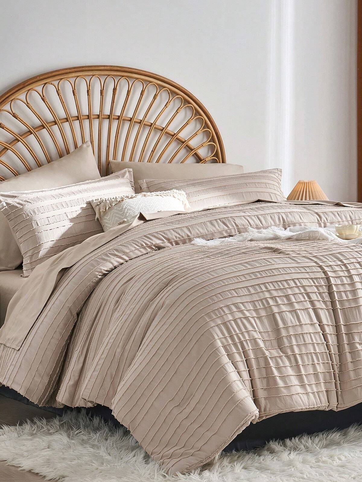 7-Piece Chic Cut Flower Bed Comforter Set, Suitable For All Seasons, Soft And Comfortable Bedding Set, Includes Comforter, Flat Sheet, Fitted Sheet, 2 Pillowshams And 2 Pillowcases, Suitable For Your Bedroom Decoration